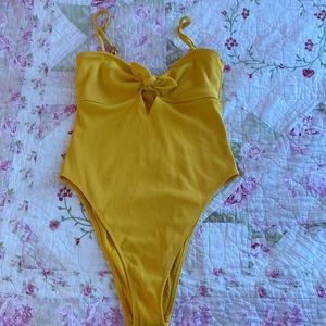 Yellow swimsuit💝💫